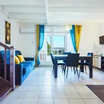 Charmant Duplex Avec Vue Mer Et Piscine - Le Goyave